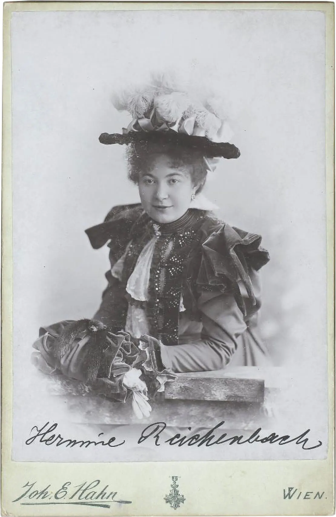 Hermine Reichenbach, Botanikerin, auf einer undatierten Fotografie von Johann E. Hahn, Wien Museum  
