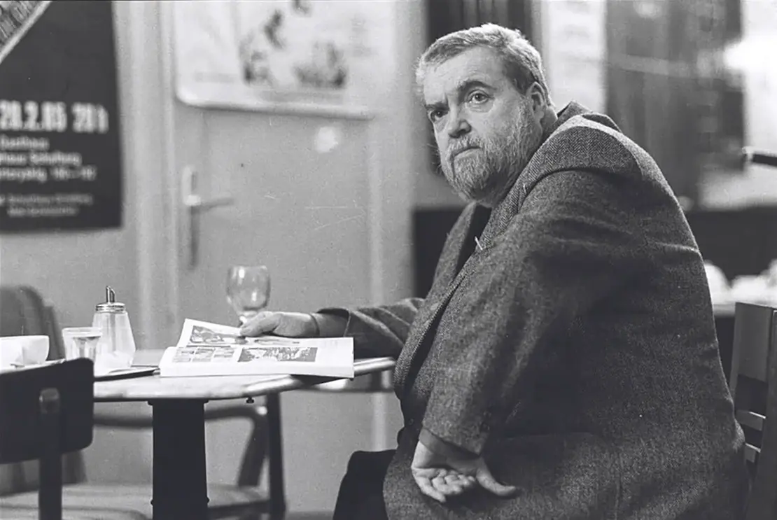 Didi Sattmann: Helmut Qualtinger im Café Alt-Wien, 1986, Wien Museum