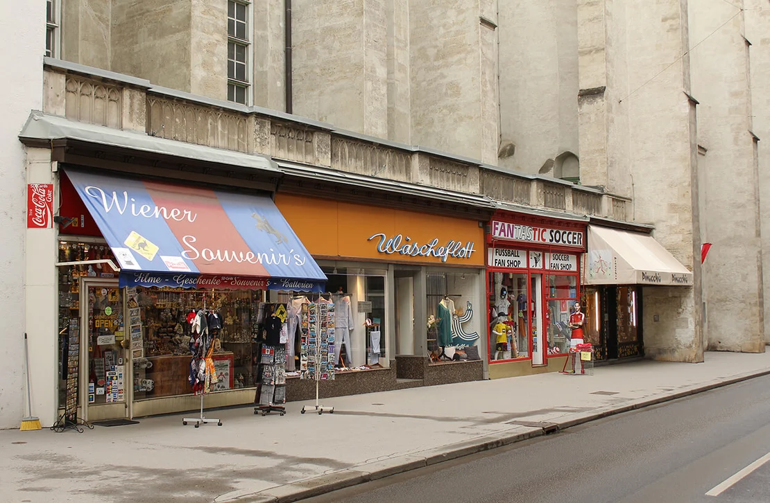 Zwischen Strebepfeilern der Augustinerkirche stand einst der Blumenladen Rosenthal. Foto: Christian Hlavac
