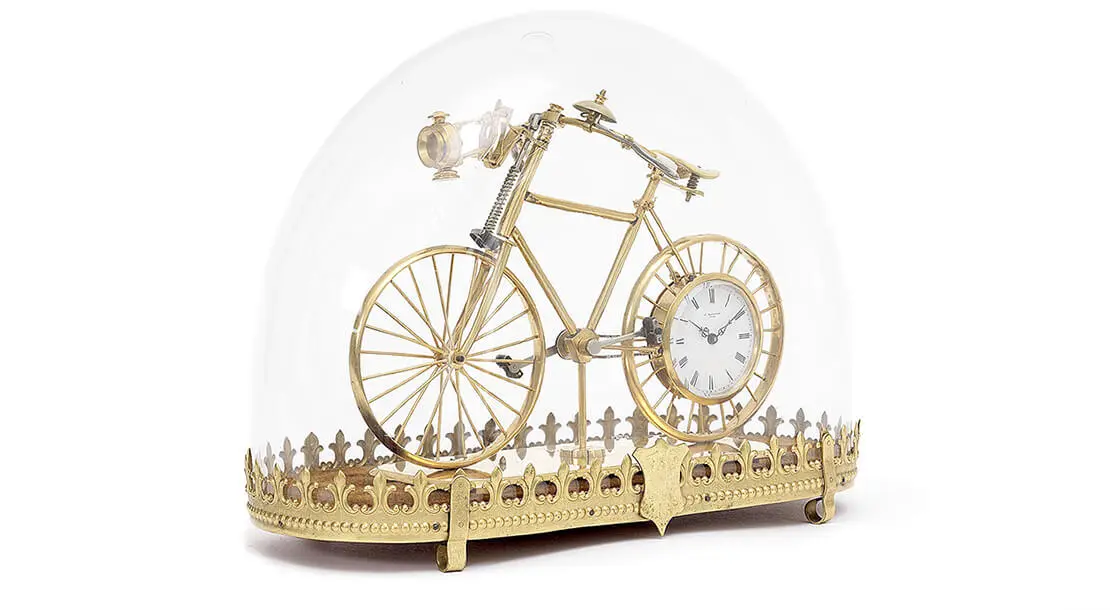 Josef Nicolaus: Tischuhr in Form eines Fahrrades, auf der Weltausstellung 1889 in Paris präsentiert, Wien Museum