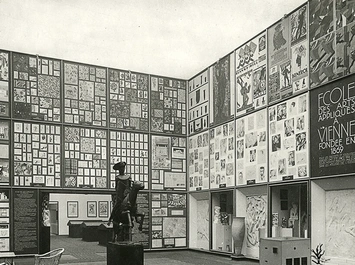 Plakate in der Österreich-Sektion der Exposition Internationale des Arts Décoratifs et Industriels Modernes
