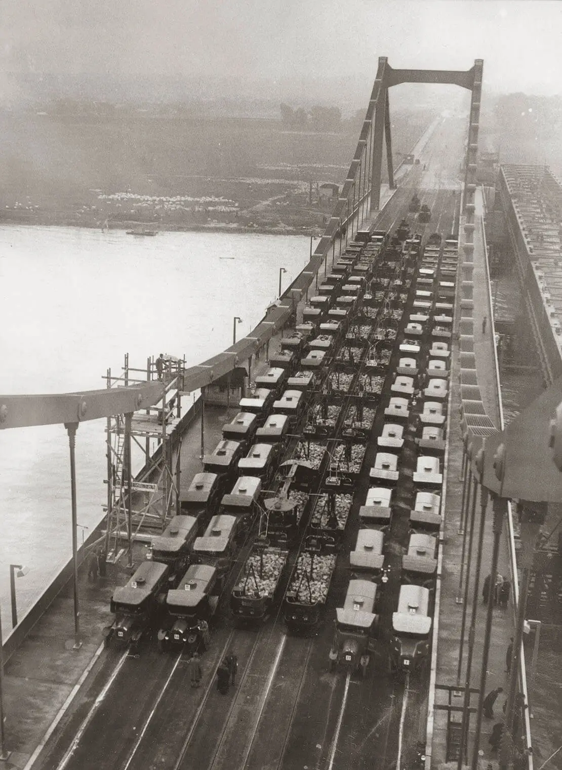 Belastungsprobe der neuen Reichsbrücke, Anfang Oktober 1937, Foto: Archiv Lunzer / Imagno / picturedesk.com