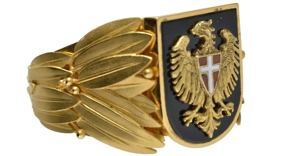 Ehrenring der Stadt Wien in der ab 1946 verliehenen Form; dieses Exemplar wurde 1983 an Karl Popper verliehen; Foto: Auktionshaus H.D. Rauch