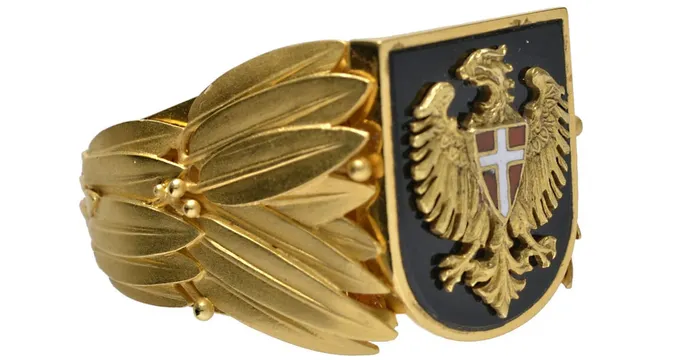 Ehrenring der Stadt Wien in der ab 1946 verliehenen Form; dieses Exemplar wurde 1983 an Karl Popper verliehen; Foto: Auktionshaus H.D. Rauch 