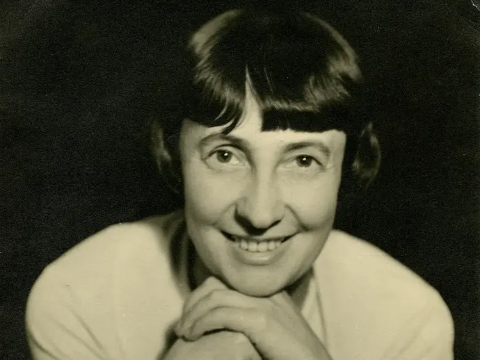 Franz Pfemfert: Porträt Margarete Schütte-Lihotzky, 1935; Universität für angewandte Kunst Wien, Kunstsammlung und Archiv, Nachlass Margarete Schütte-Lihotzky/Luzie Lahtinen-Stransky, Inv. Nr. F/136