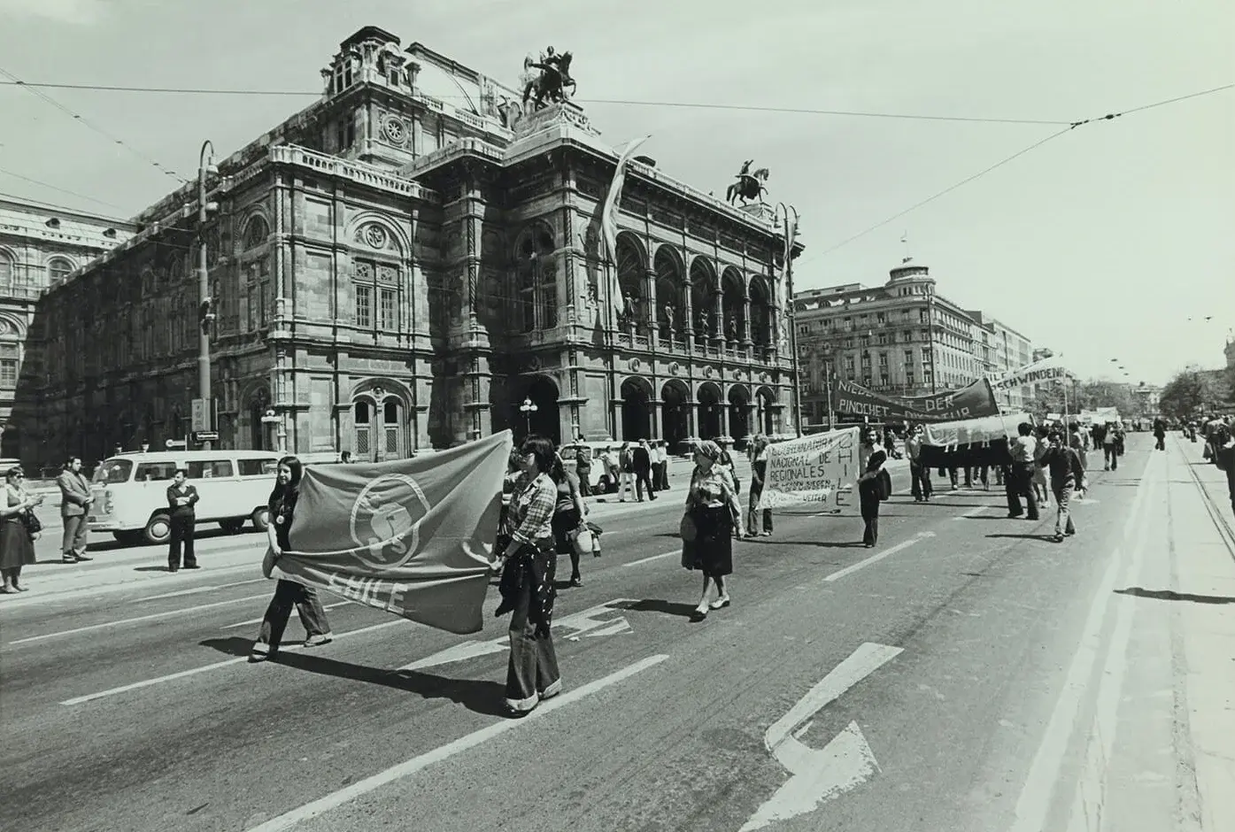 Demonstration linker Gruppen auf der Ringstraße am 1. Mai 1977, Foto: Peter und Burgi Hirsch, Wien Museum, Inv.-Nr. 300253/15   