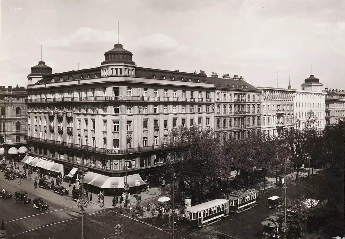 Das Hotel Bristol, wo Michele Tella als Portier arbeitete. Foto: Bruno Reiffenstein, um 1930, Wien Museum 