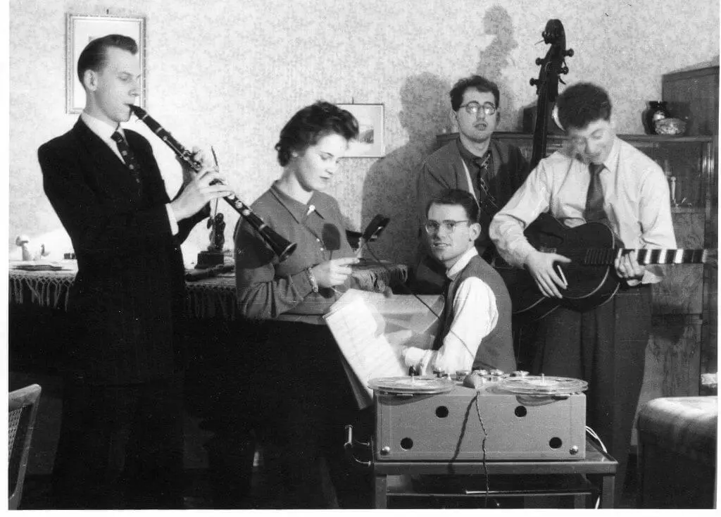 Felix Dillmann als junger Mann am Klavier, Privatsammlung Dillmann  