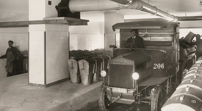 Kehrichtsammelhalle im Sandleitenhof, 1928, Foto: Theo Bauer, Wien Museum, Inv.-Nr. 59241/999