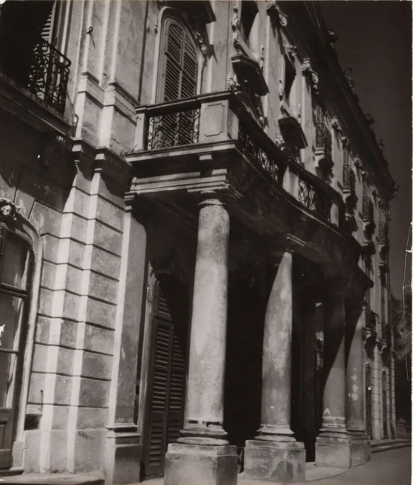 Schönes Schloss, leider im Malariagebiet: Schloss Eszterháza, Fertöd (Ungarn), fotografiert von Robert Haas, 1935, Wien Museum