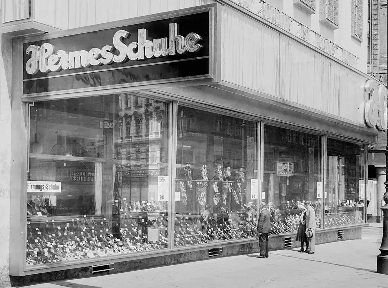 Auslage des Hermes-Schuhpalasts, Foto: Martin Gerlach jun., 1932, Wien Museum  