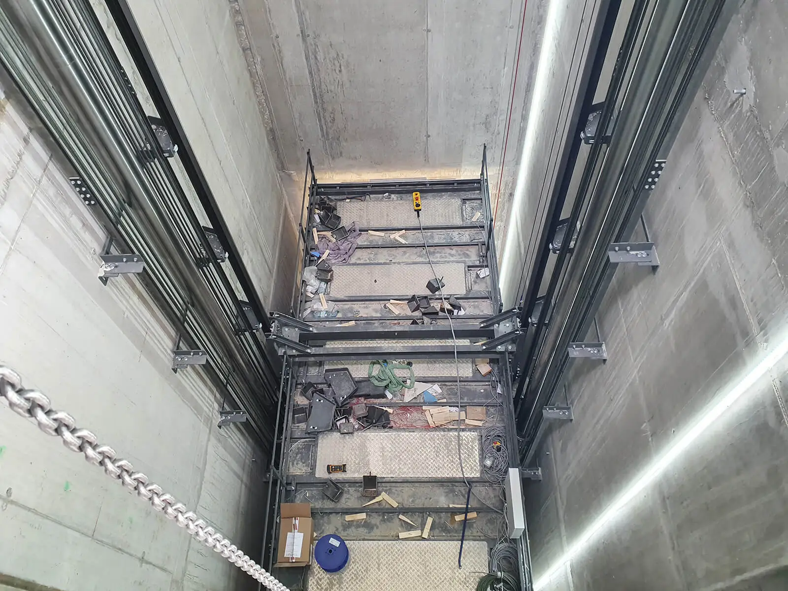 Blick auf den neuen Lastenaufzug, der vier Tonnen tragen kann.   