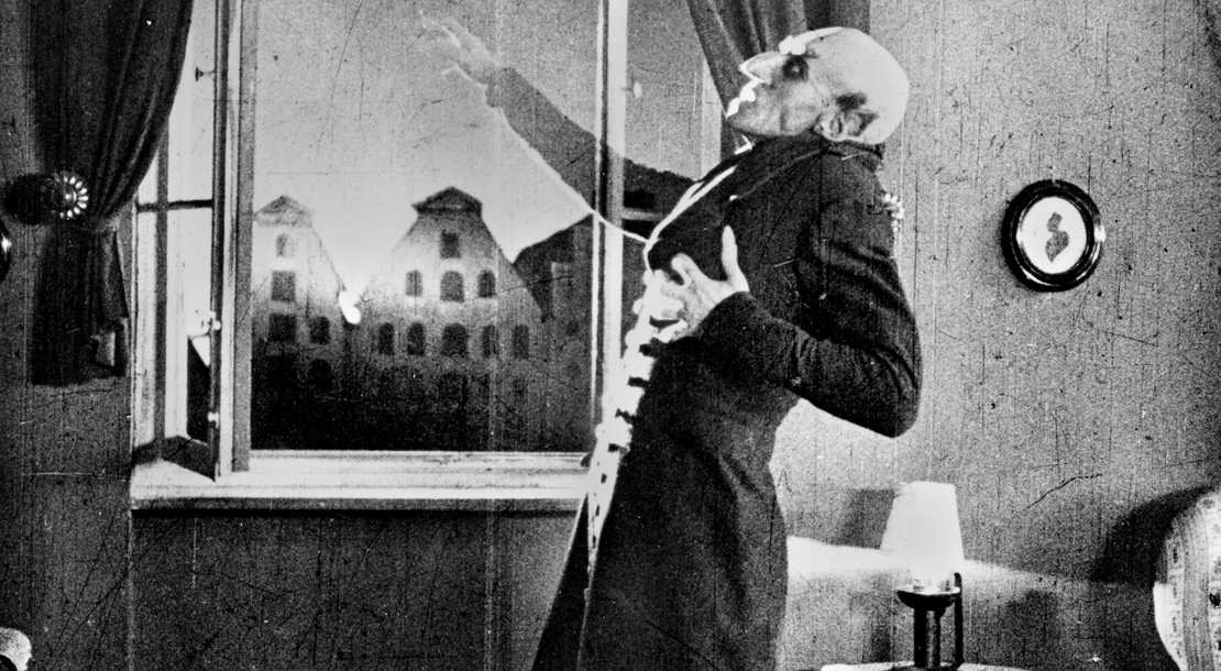 Filmstill aus Friedrich Wilhelm Murnaus Stummfilm-Klassiker „Nosferatu – eine Symphonie des Grauens“ aus dem Jahr 1922, Roger Viollet / picturedesk.com 