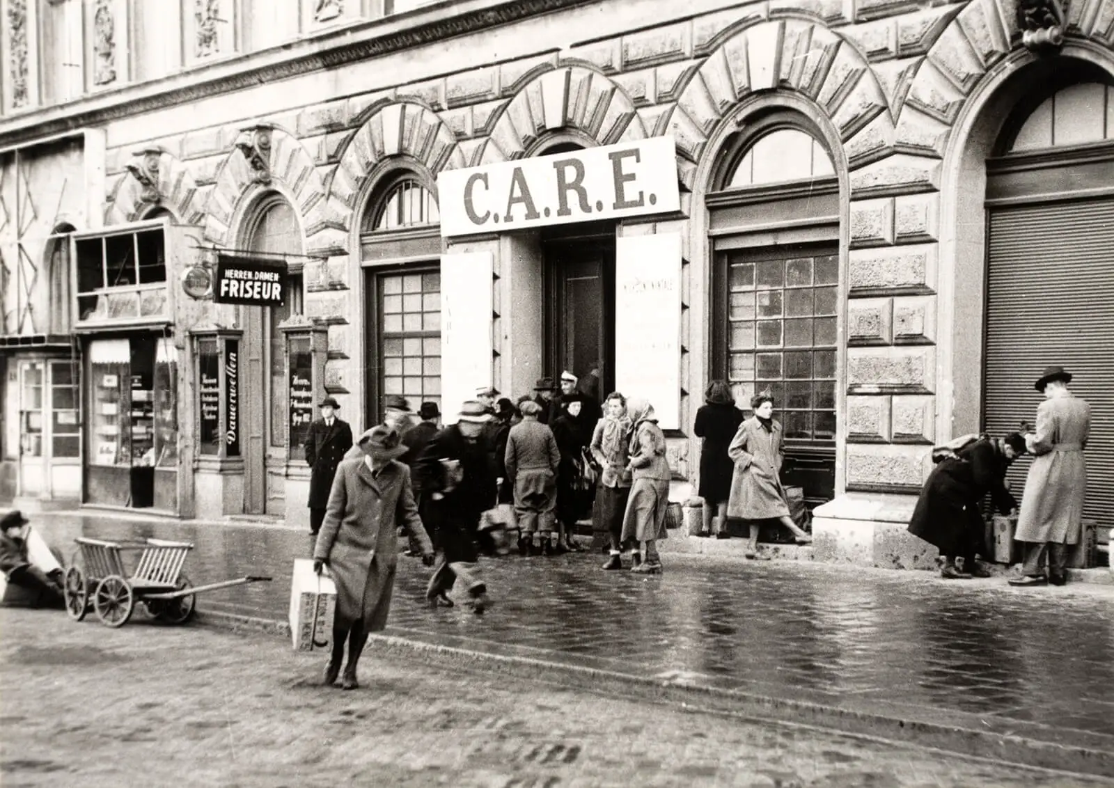 CARE-Pakete-Ausgabestelle in Wien 1, Schottenring, 3.4.1947, Wien Museum, Inv.-Nr. 213999  
