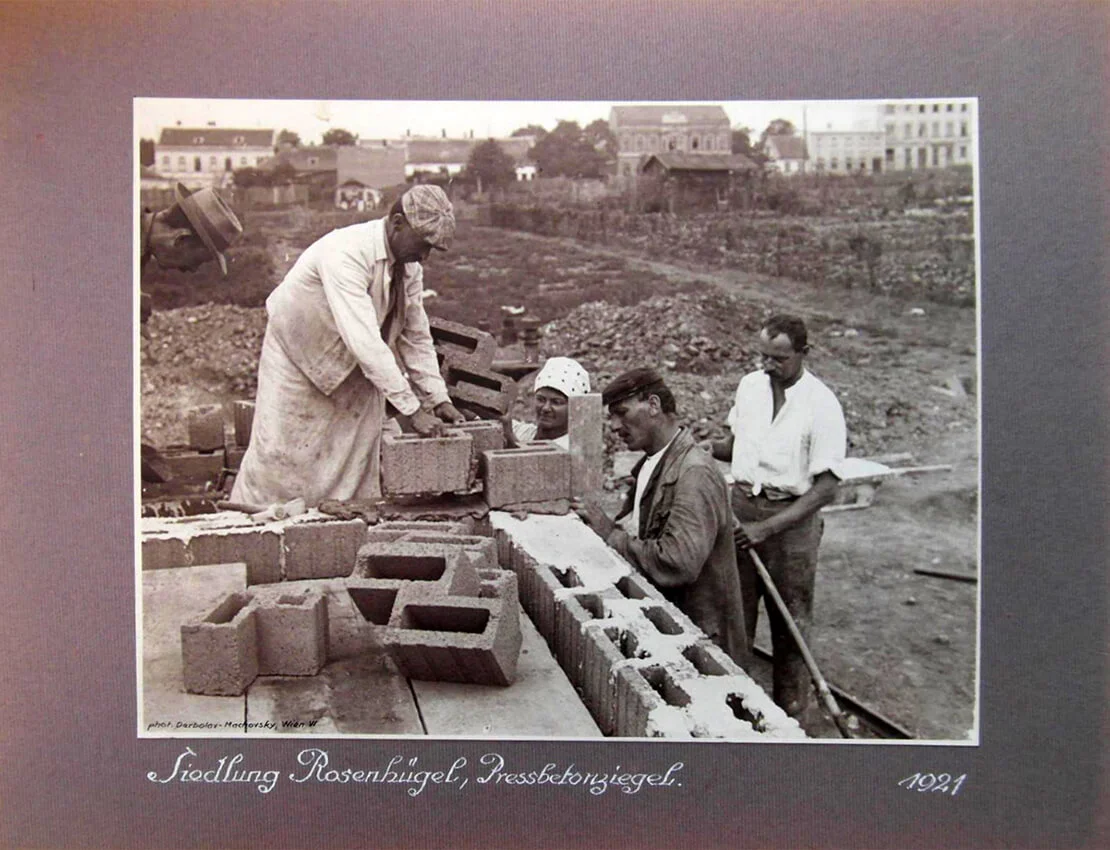 Josef Derbolav: Pressbetonziegel, 1921, Sammlung Wien Museum