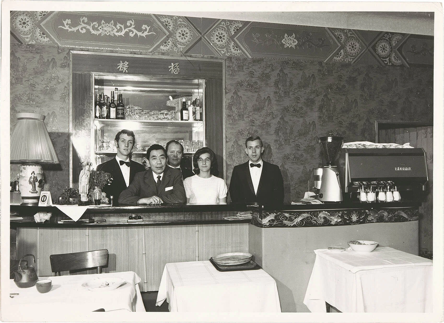 Das Team im „Chinesischen Drachen“ (später „Goldener Drache“), um 1970, Familie Wu  