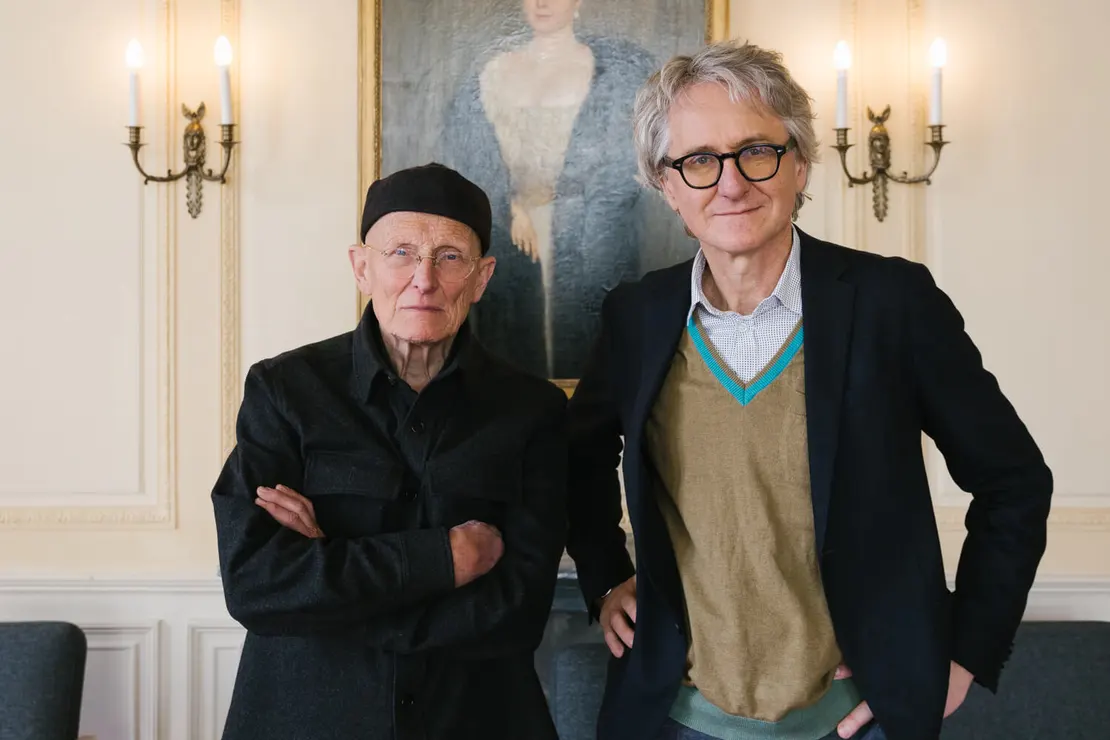 Schriftsteller Bodo Hell mit Wolfgang Straub, dem Leiter der Abteilung Handschriften, Musikalien und Nachlässe in der Wienbibliothek im Rathaus, Foto: Elodie Grethen