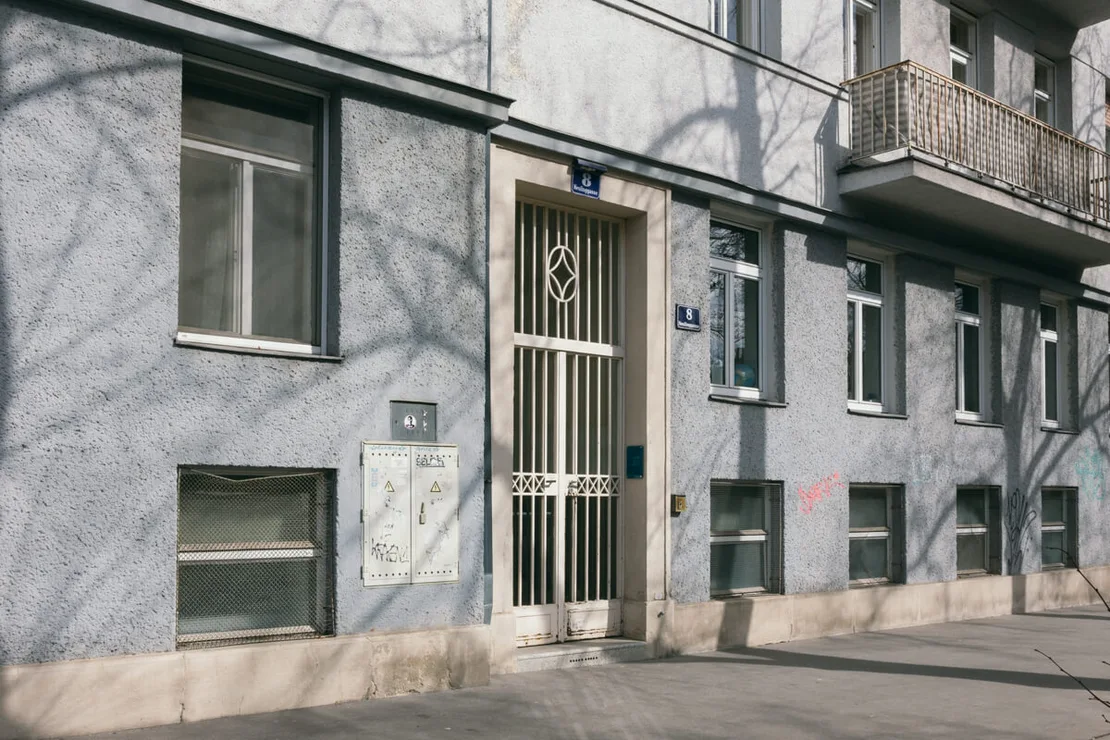 Neulinggasse 8: Hier wohnte Elfriede Gerstl, zunächst legal bei ihrer Großmutter, dann mit ihrer Mutter versteckt im Dachgeschoß um 1942/43, Foto: Elodie Grethen