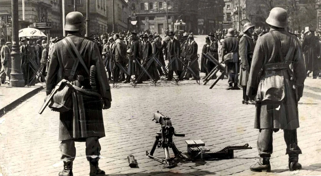 Maschinengewehrstellung und Absperrungen an der Zweierlinie beim Wiener Volkstheater am 1. Mai 1933, Wienbibliothek im Rathaus, TA, TF-999257