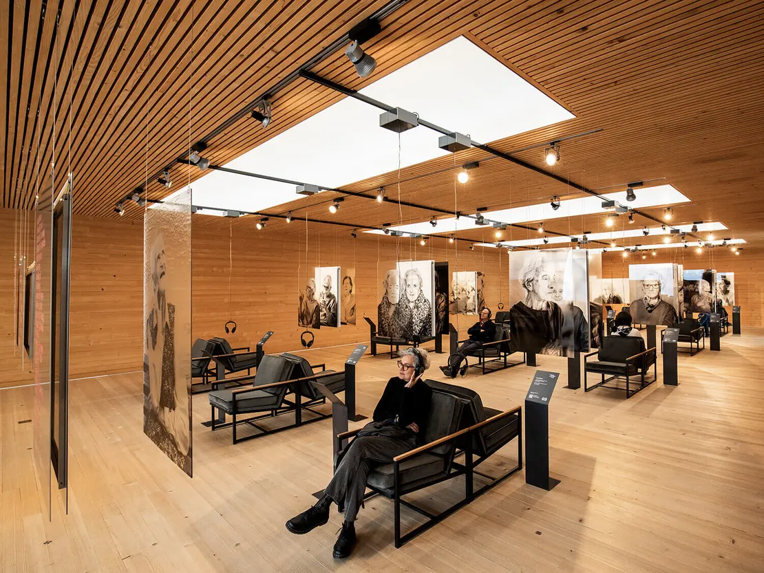 Ausstellung „Zwischen den Welten“ im Frauenmuseum Hittisau, gestaltet von Stefan A. Schumer © schumerarchitects  