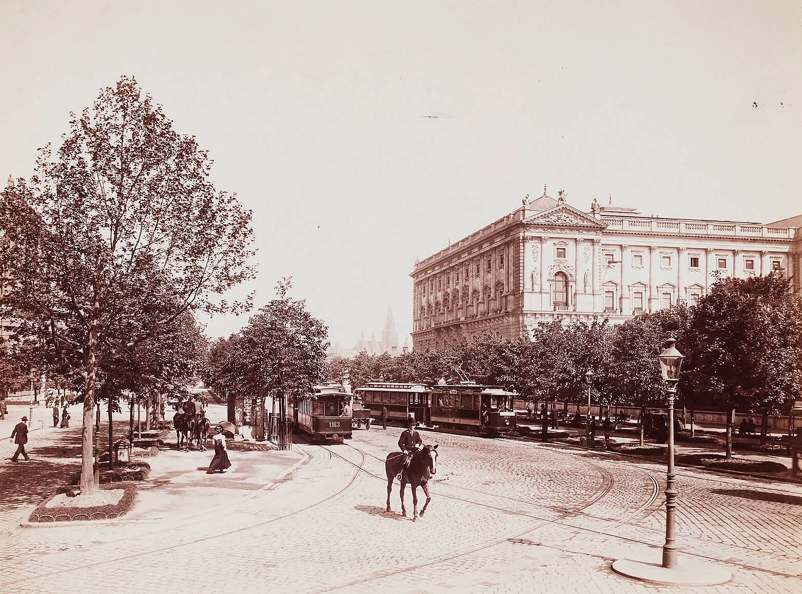 „Reitallee“ am Burgring (heute: äußere Gehallee), um 1905, Foto: unbekannt / Wien Museum, Inv.-Nr. 106081/59  