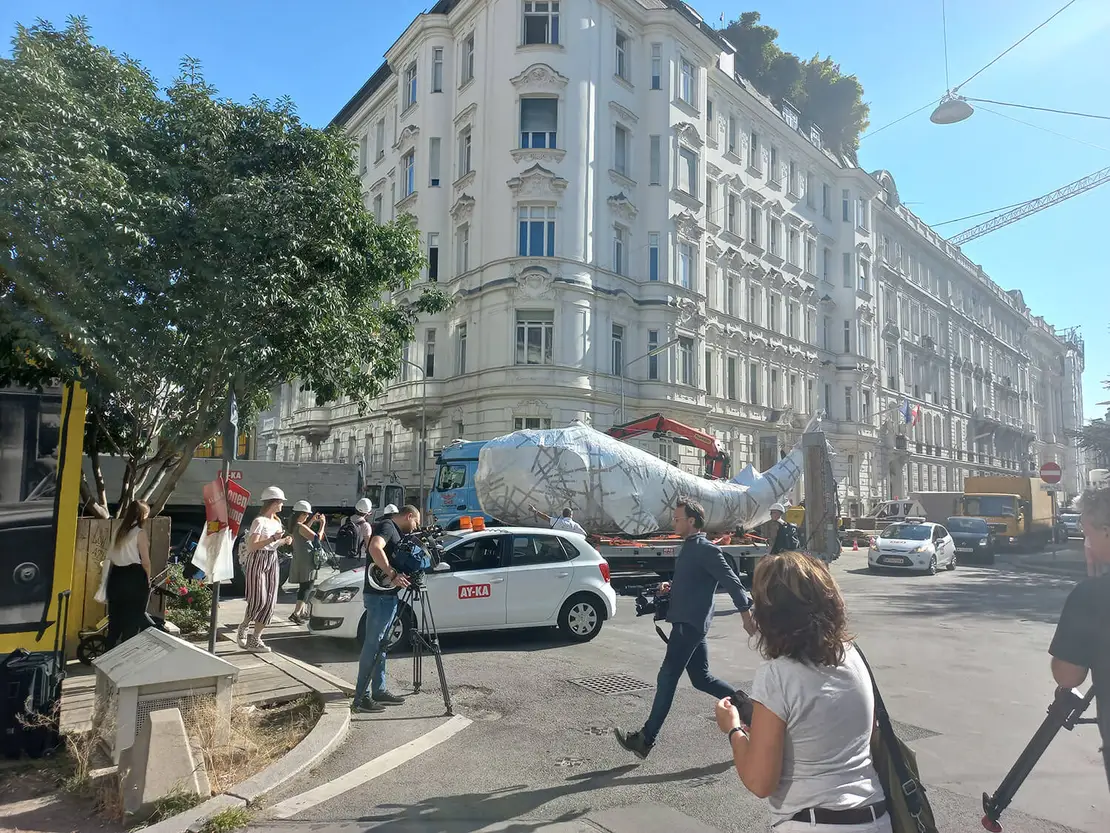 Ankunft des Wals mit einem Sondertransport der Firma AY-KA Bau, 19. Juli 2022.. Foto: Evi Scheller  