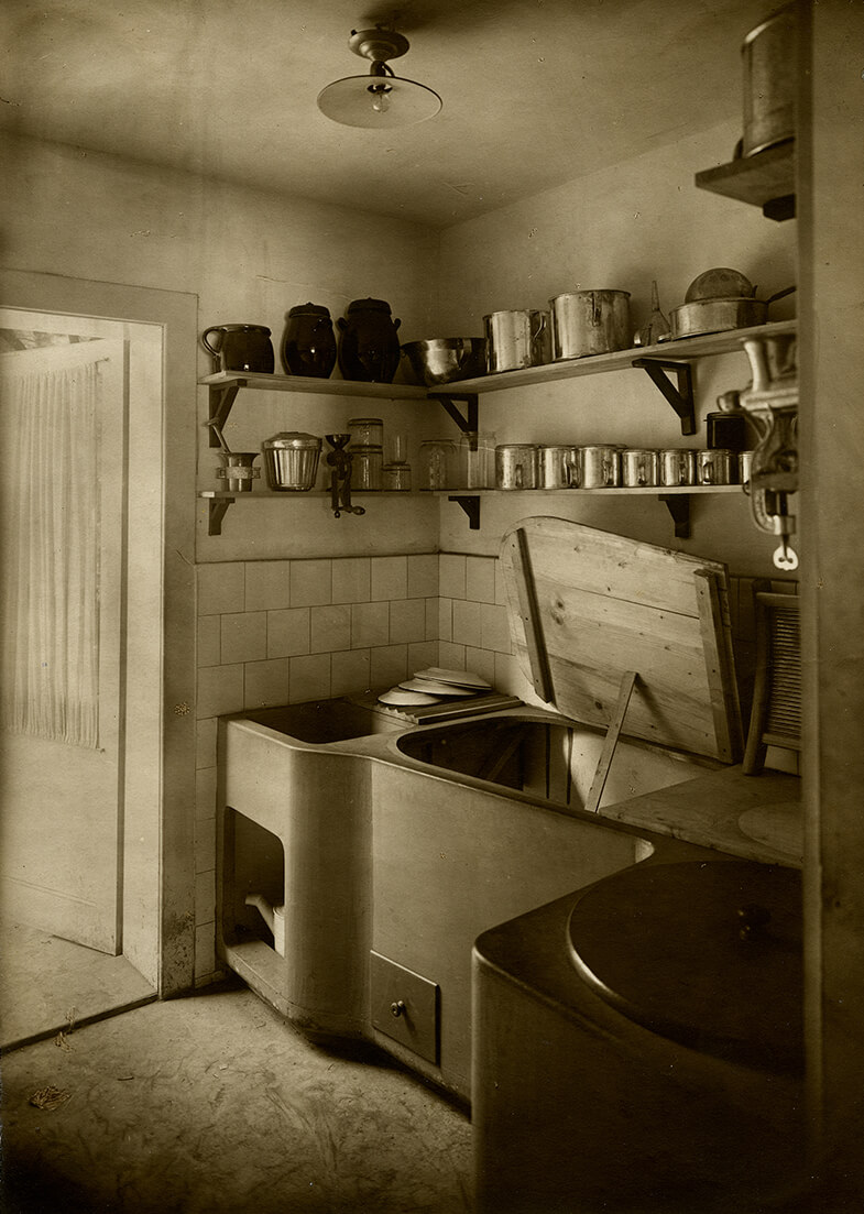 Spülküche für ein Siedlerhaus, 1923; Entwurf: Margarete Lihotzky, Foto: Joseph Perscheid, Wien; Universität für angewandte Kunst Wien, Kunstsammlung und Archiv, Inv. Nr. 28/5A/FW 