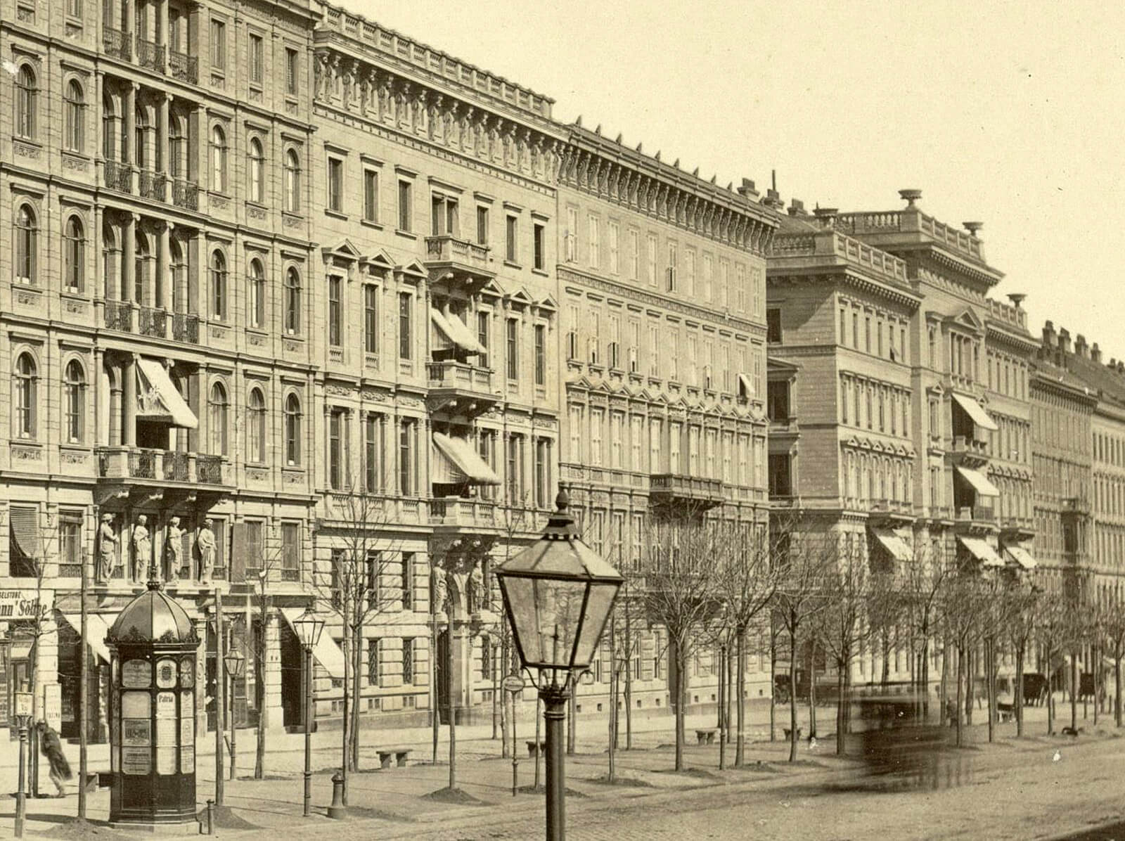 Mietshäuser an der Nordseite des Kärntner Rings, Fotografie von Carl Haack, um 1865 (Detail), Wien Museum 