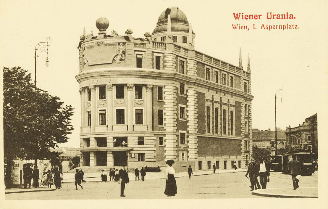Die 1909 eröffnete Wiener Urania beherbergte auch ein Kino. Postkarte um 1910, Sammlung Wien Museum 