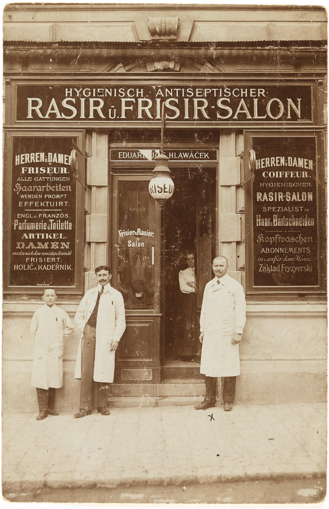 Rasier- und Frisiersalon Eduard Hlawáček, um 1900, Wien Museum 