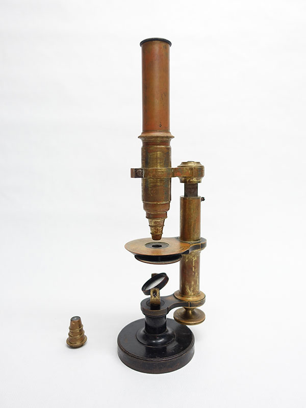 Mikroskop Nr. 79 aus der Produktion von Carl Kellner, frühe 1850er Jahre, Foto: Wikimedia Commons 