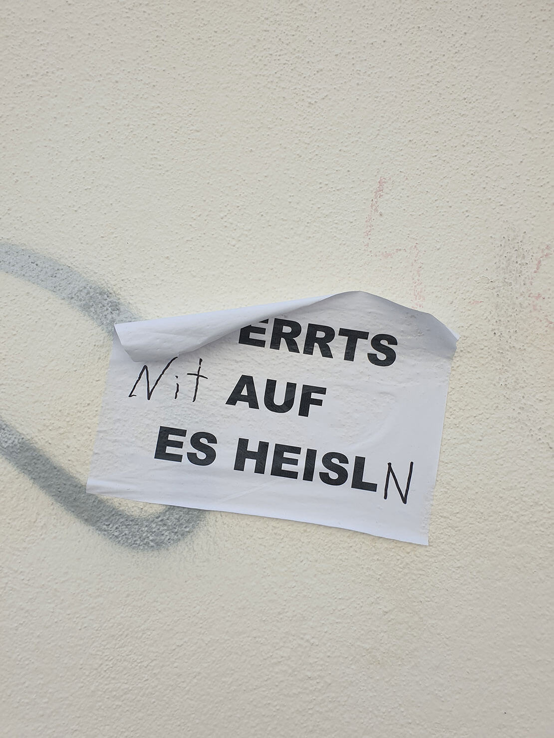 Diskurse am Augarten: „Sperrts (nit) auf es Heisl(n)“. Unbekannt, Augarten, April 2020, Foto: Karina Karadensky, Wien Museum 