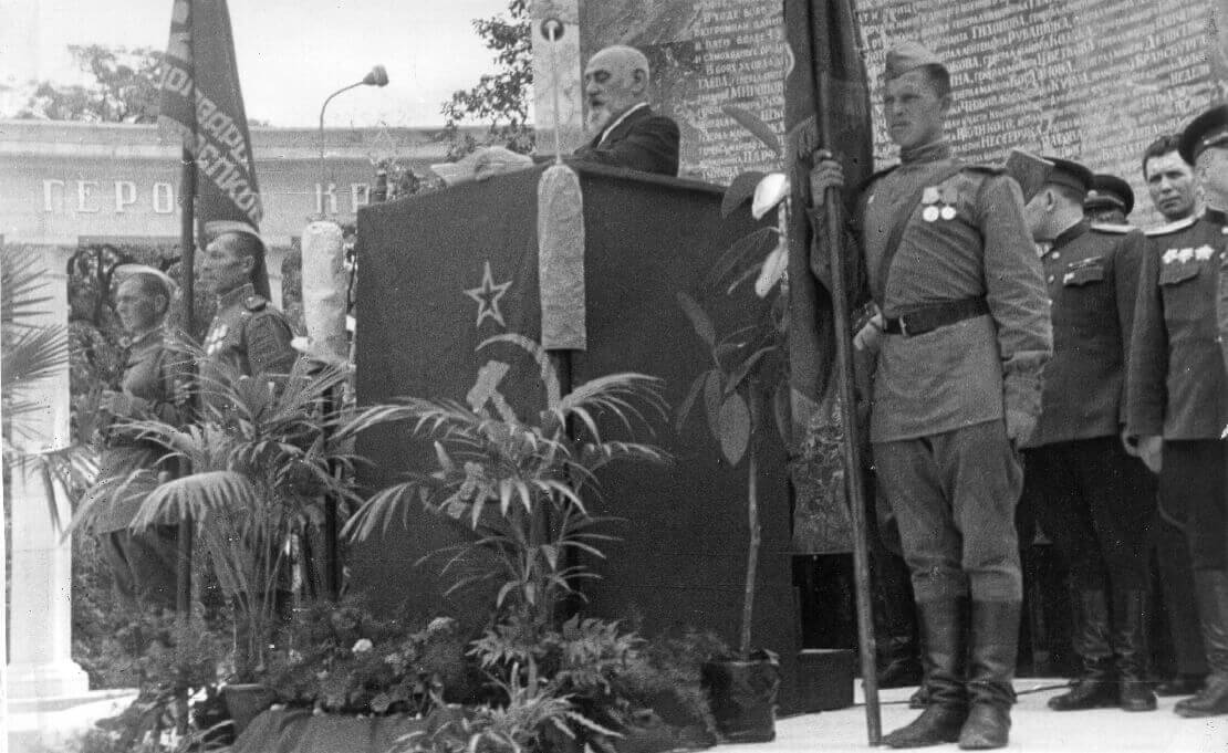 Rede von Staatskanzler Karl Renner bei der Denkmalenthüllung, 19.8.1945, Fotografie von Franz Blaha, Verein für Geschichte der Arbeiter_innenbewegung 