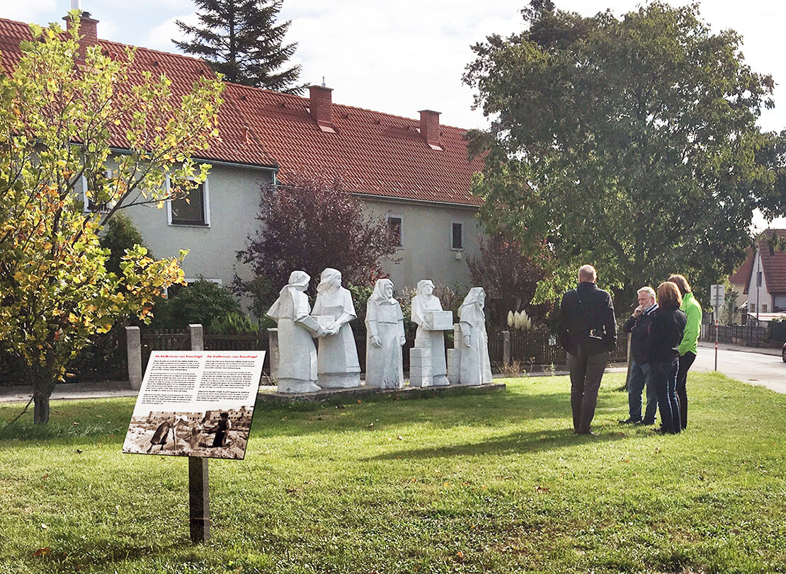Olaf Osten: Denkmal „Ziegelschupferinnen“ (mit Rendering der erklärenden Zusatztafel), 2020 
