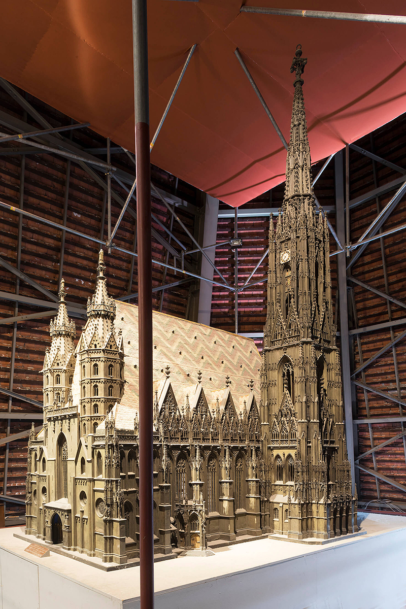Das Modell des Stephansdoms vor dem Abbau am Dachboden des Doms, Foto: Lisa Rastl/Wien Museum 