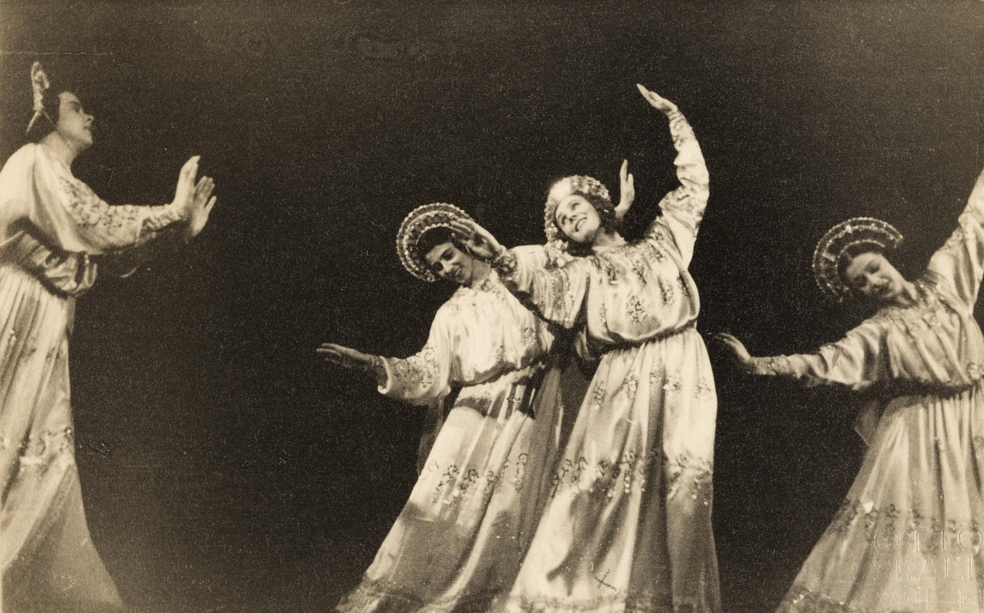 „Himmelswiese“ von Grete Wiesenthal mit (v.l.n.r.) Ann Nederhoed, Lily Calderon-Spitz, Grete Wiesenthal und Lisl Temple, Wien 1937, Foto: Skall, Wien Museum 