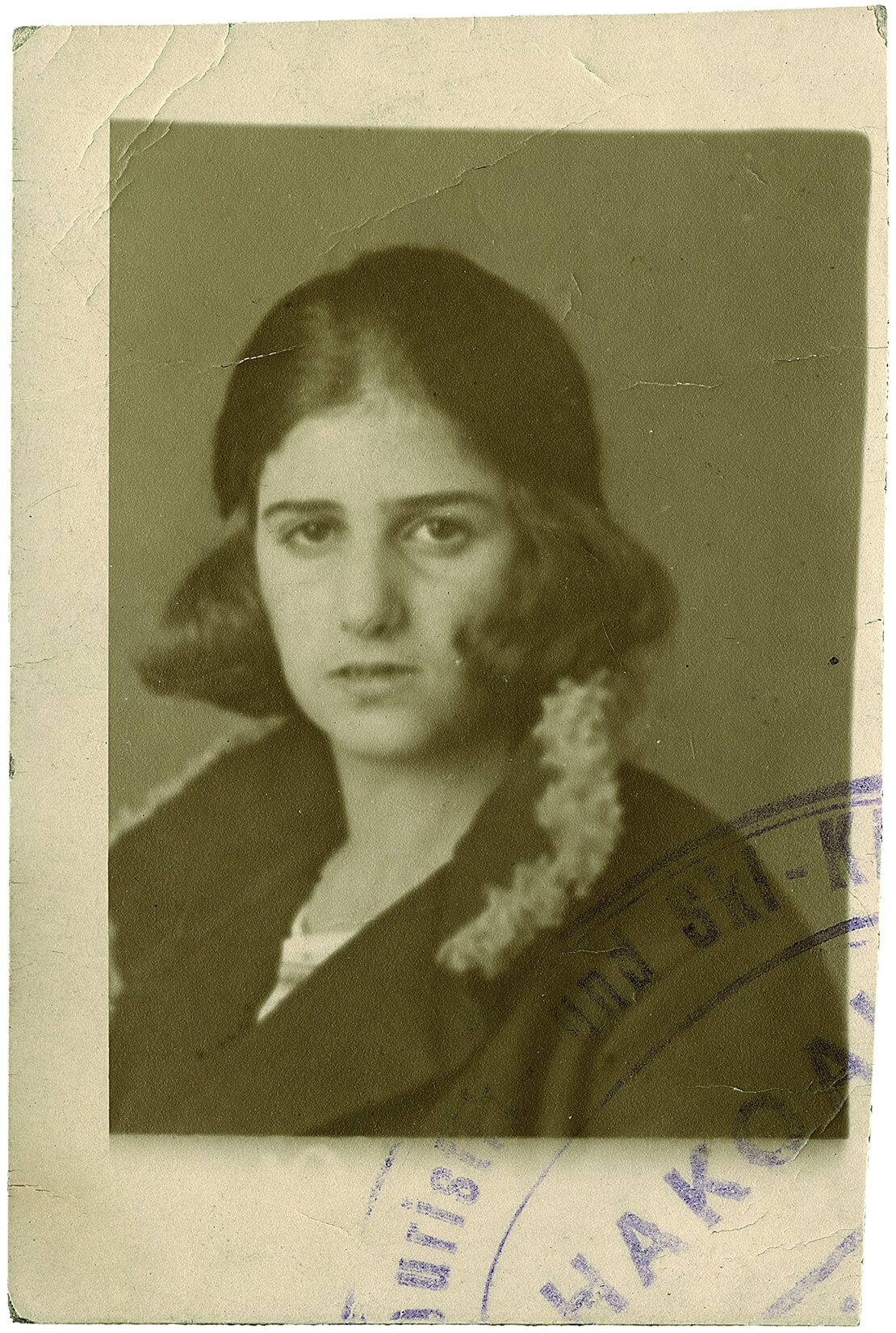 Porträtfoto Lily Calderon-Spitz mit dem Stempel des Sportvereins Hakoah, Theatermuseum Wien 