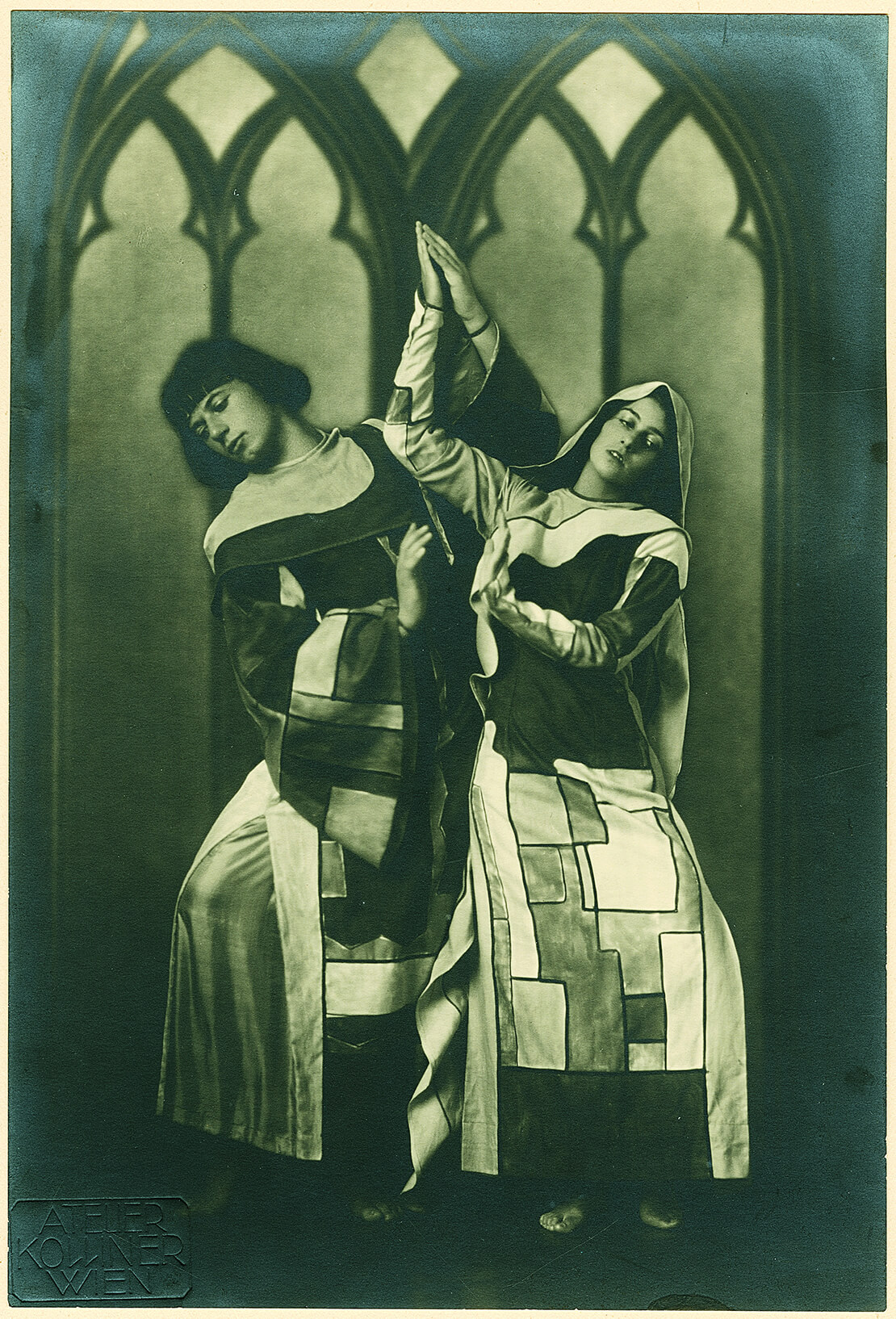 „Kirchenfenster“ von Hedy Pfundmayr mit Otto Werberg und Lily Calderon-Spitz, Wien 1930, Foto: Grete Kolliner, Theatermuseum Wien 