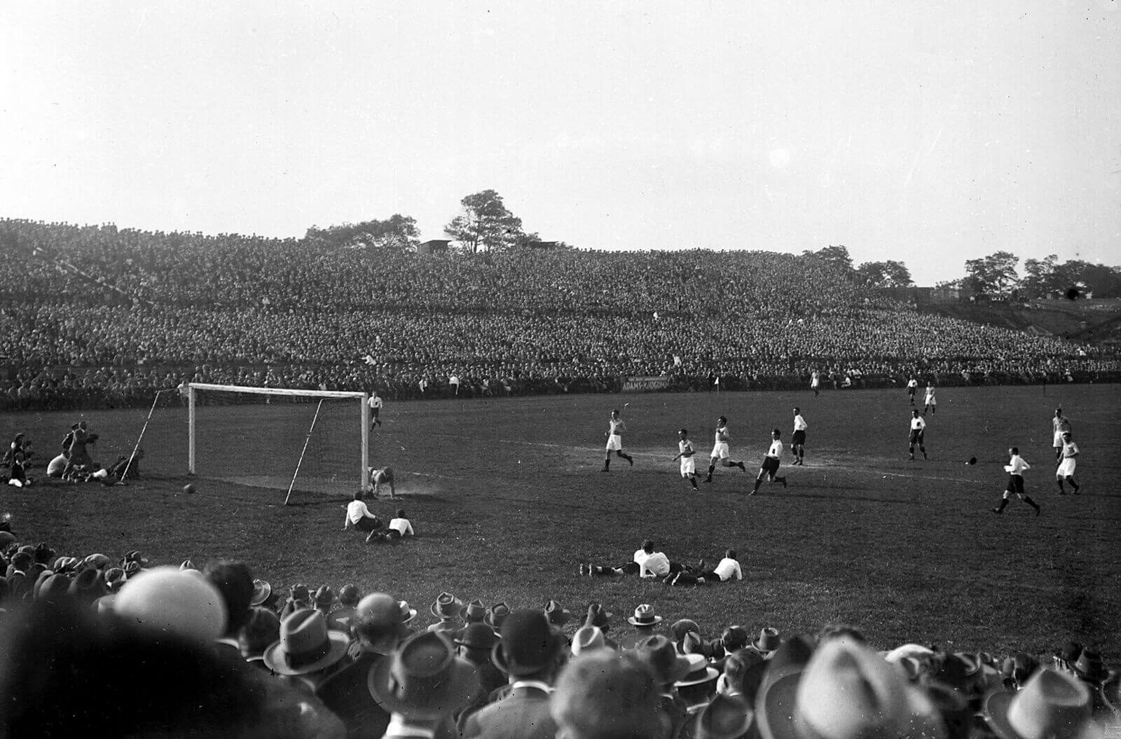 Fußballspiel auf der Hohen Warte, um 1930, Foto: Votava / Imagno / picturedesk.com 