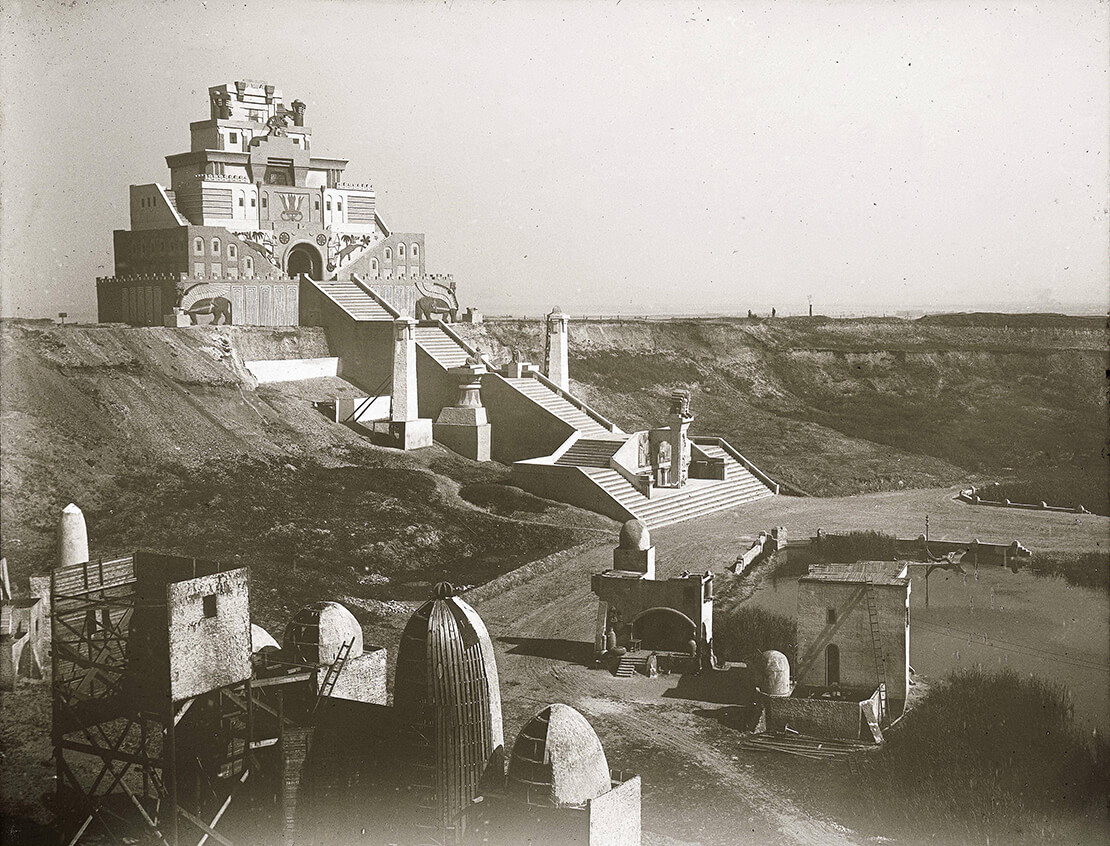 Der „Tempel von Sodom“ als Filmkulisse am Laaer Berg, um 1920, Öst. Volkshochschularchiv / Imagno / picturedesk.com 