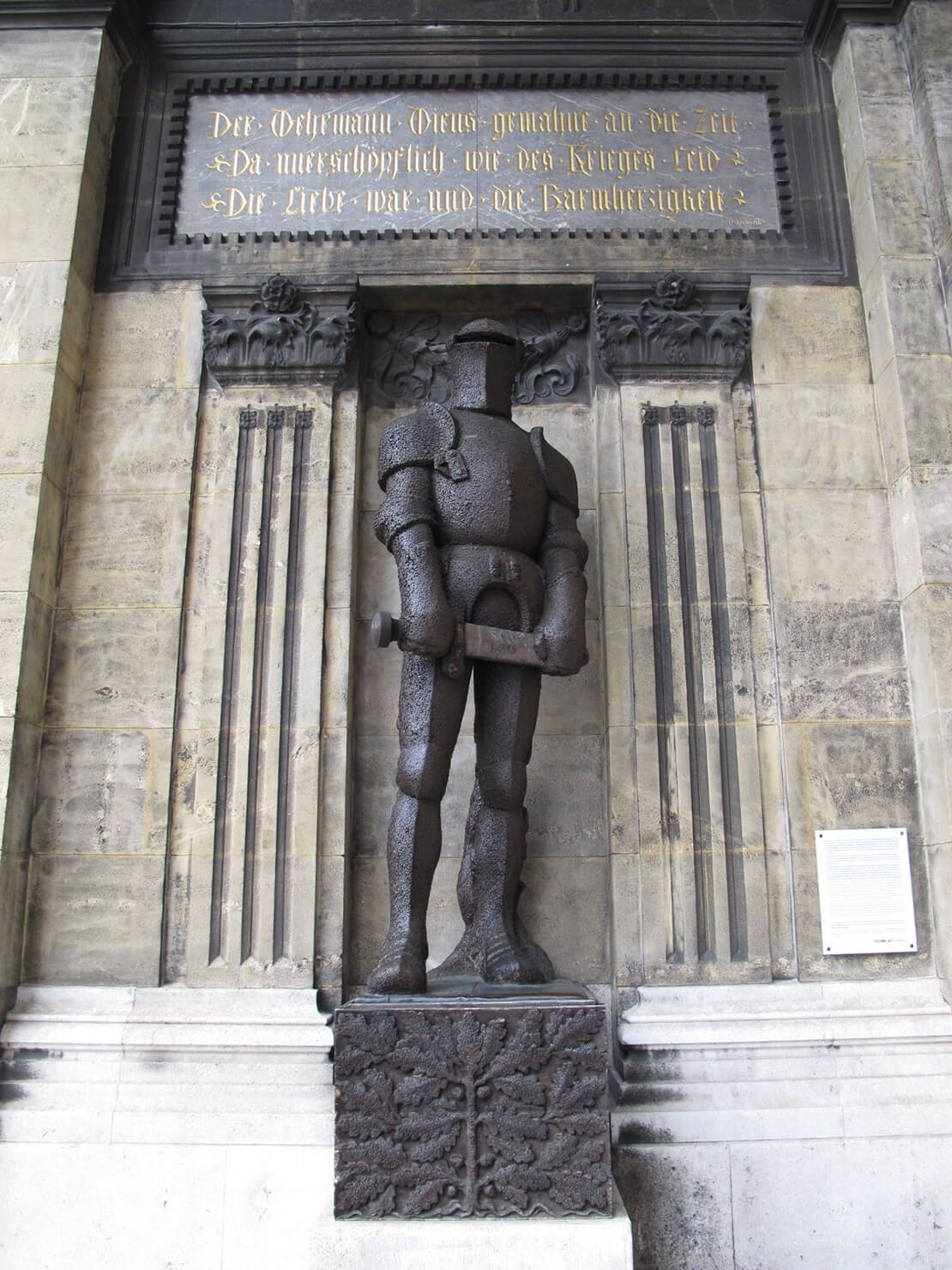 Der „Wehrmann in Eisen“ beim Eingang zum Wien Museum MUSA, Foto: Michael Netousek 