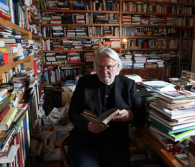 Gerhard Roth in seiner Wiener Wohnung, 2011. Foto: Martin Vukovits 