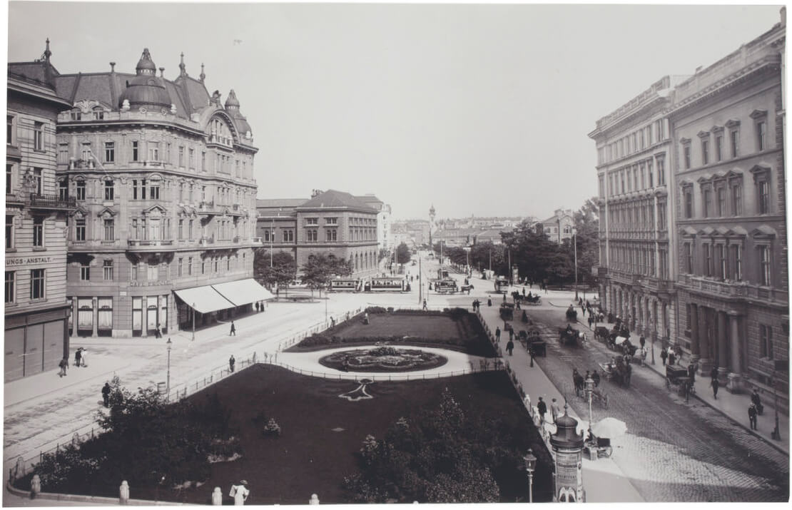 Blicke auf den späteren Lueger-Platz (im Hintergrund das heutige MAK und der Stadtpark) auf einer Fotografie um 1910, Wien Museum 