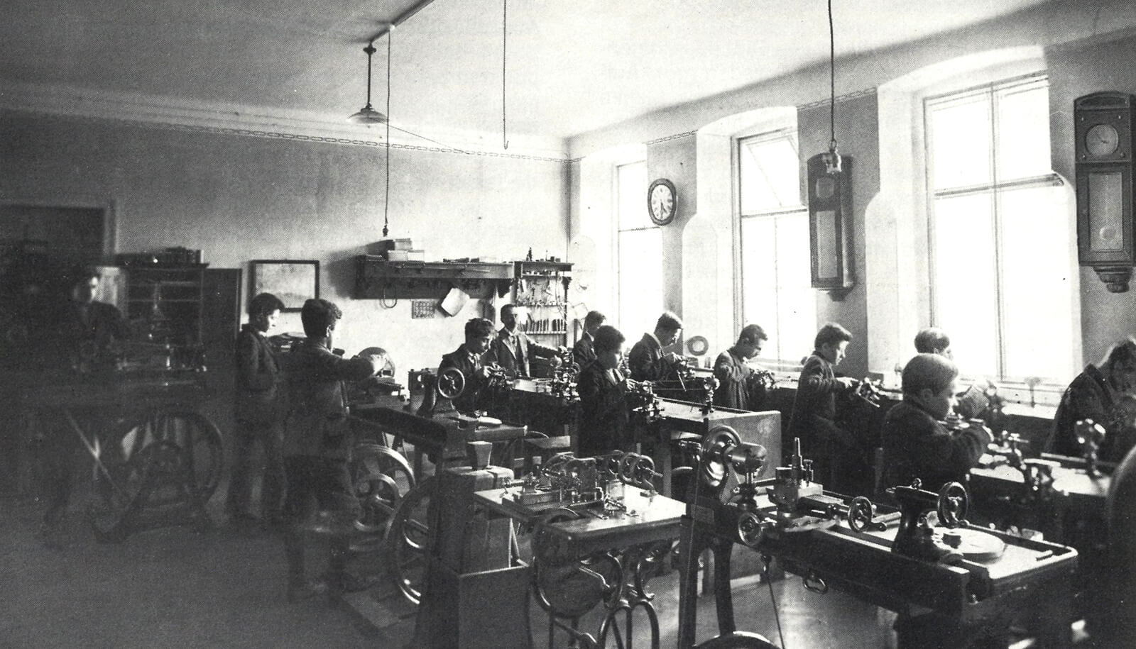 Uhrmacherwerkstätten in Karlstein an der Thaya, um 1900 