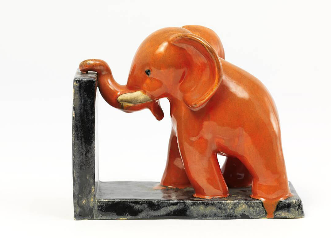 Ida Erdös-Meisinger: Buchstütze mit rotem Elefanten, um 1928, Wien Museum 