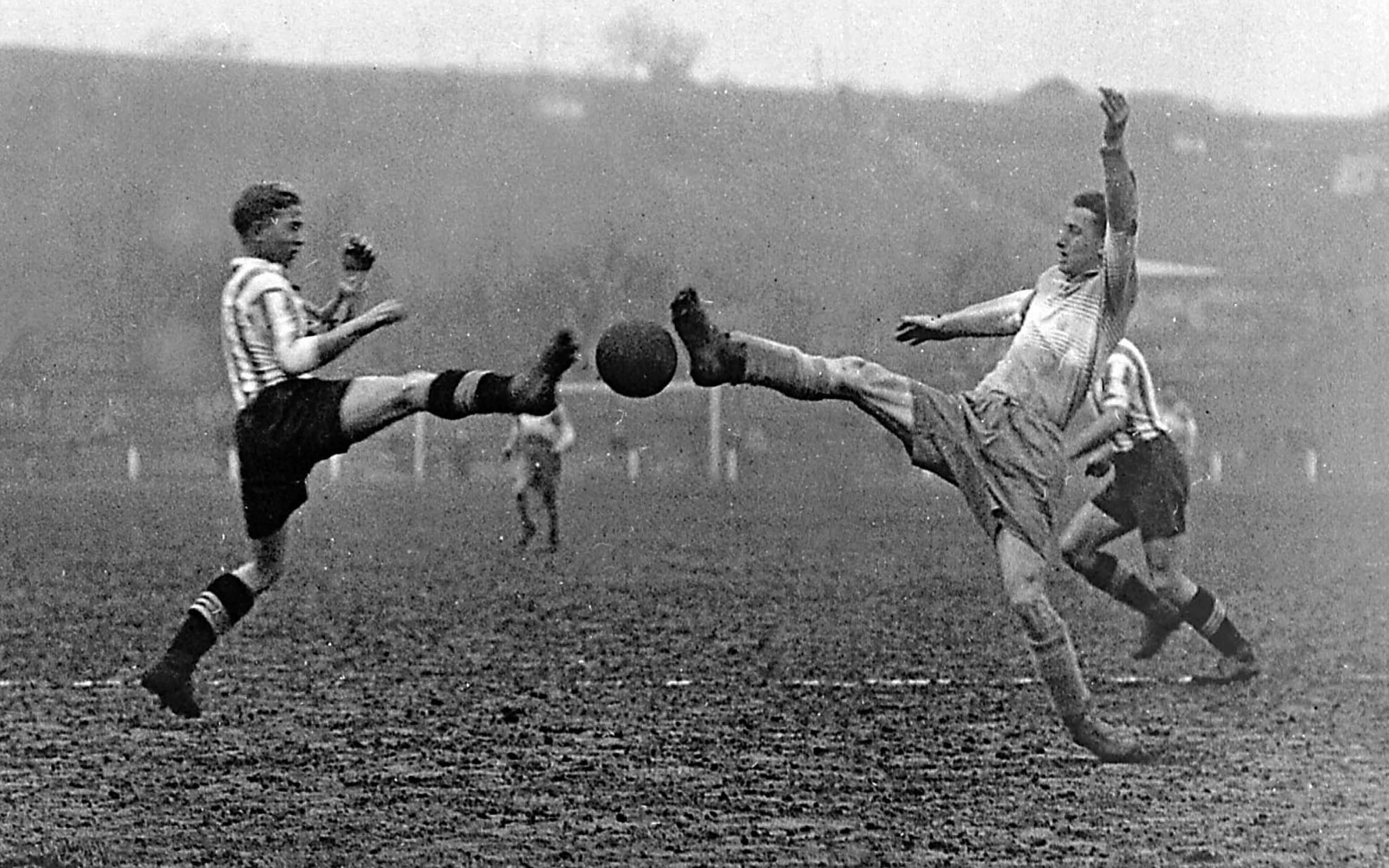Fußballspiel auf der Hohen Warte, der Heimstätte der Vienna, um 1925, Votava / brandstaetter images / picturedesk.com 