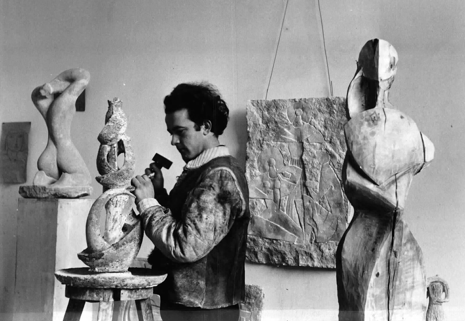 Der Bildhauer Wander Bertoni in seinem Atelier, 1951, ÖNB-Bildarchiv / picturedesk.com 