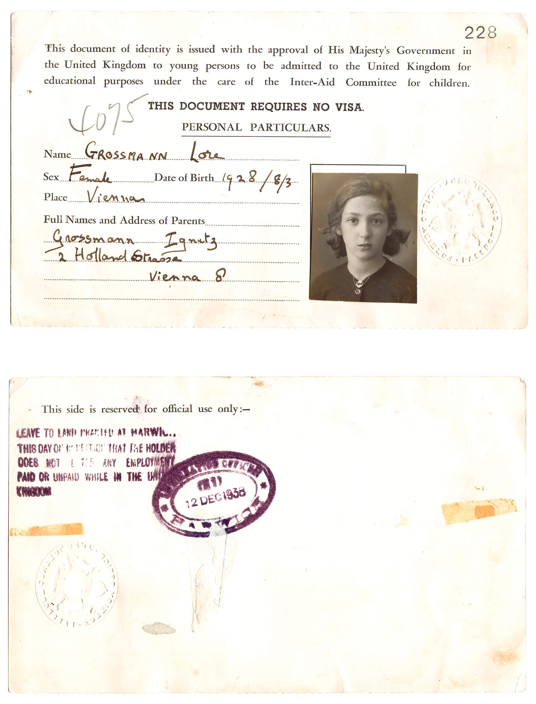 Vorder- und Rückseite des britischen Ausreisedokuments für Lore Segal (Groszmann), 1938, © Lore Segal 