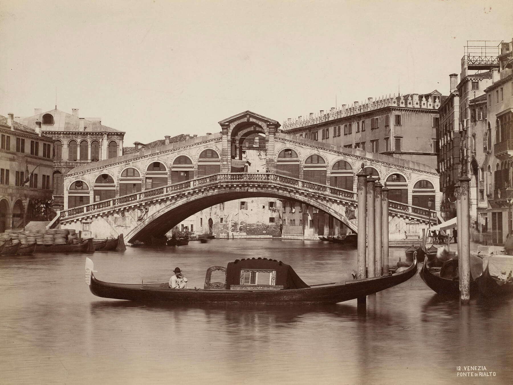 Die Rialto-Brücke in Venedig, Foto: Carlo Naya, 1870-1880; Städel Museum, Frankfurt am Main 